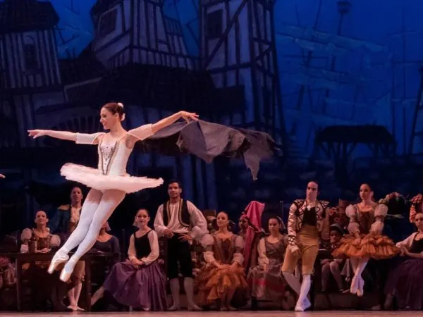 ballerina, ballet, the playhouse, loon mountain, Lincoln, NH, shows, plays