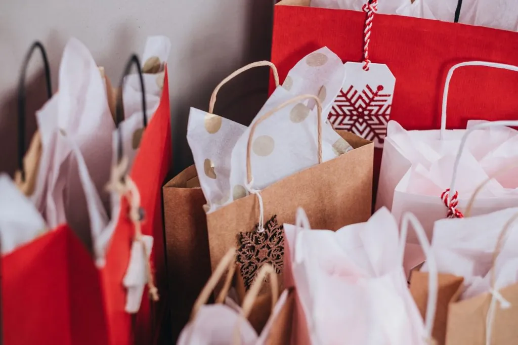Santa, chirstmas shopping, christmas gifts, holidays, winter, mountain club on loon